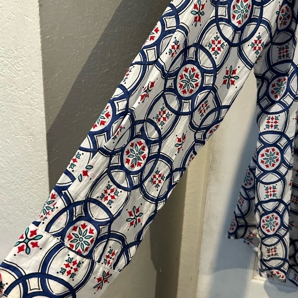 NWT Liz Claiborne “White Tile” Design Long Sleeve Blouse - Picture 5 of 7